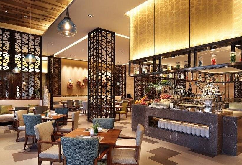 هتل Crowne Plaza Resort Xishuangbanna Parkview By Ihg