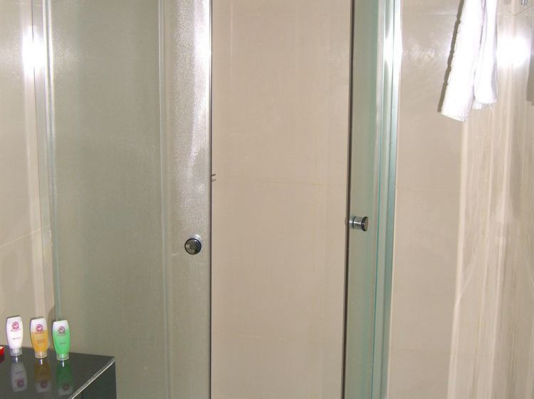 فندق Dragon Inn Kendari