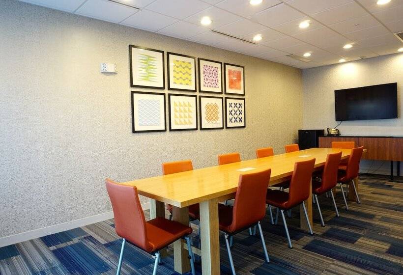 酒店 Holiday Inn Express & Suites Omaha   Millard Area, An Ihg