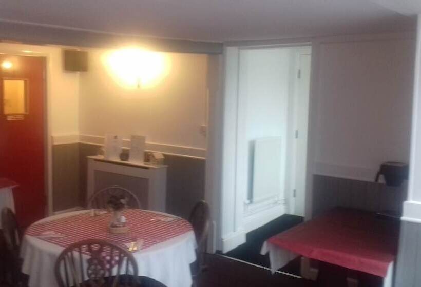 בית מלון כפרי The Railway Inn