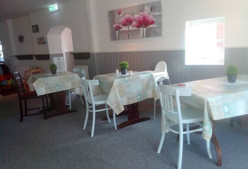 בית מלון כפרי The Railway Inn