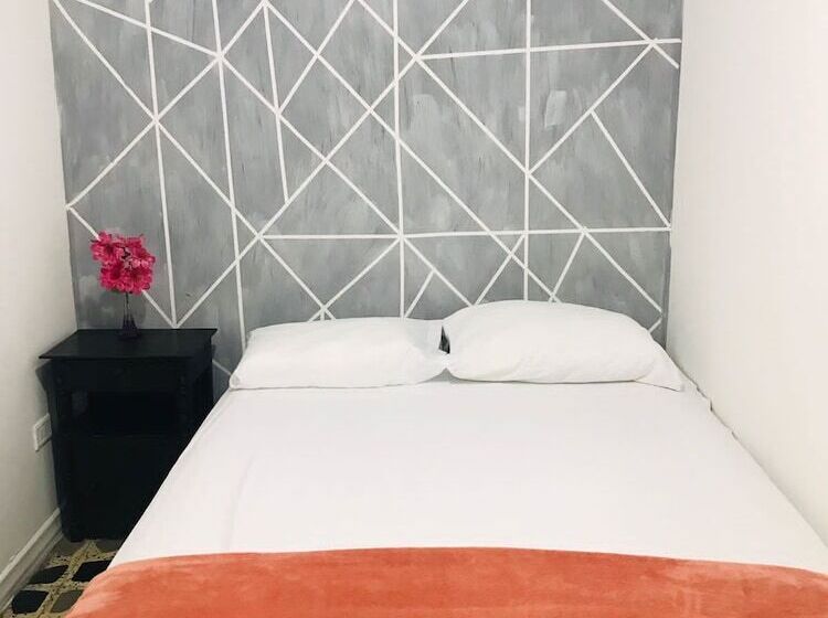 پانسیون Hostal La 18