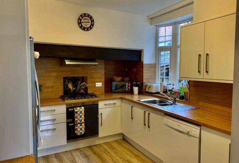 تختخواب و صبحانه Jasmine House