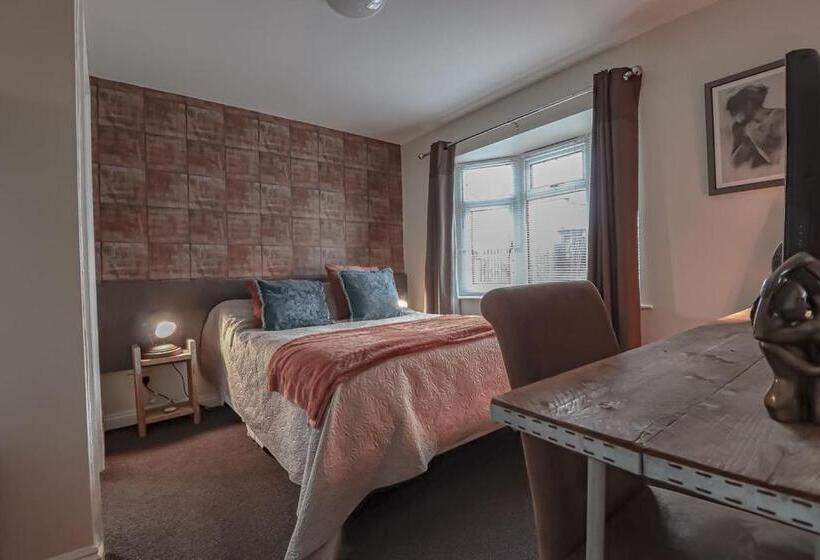 تختخواب و صبحانه Little Lodge