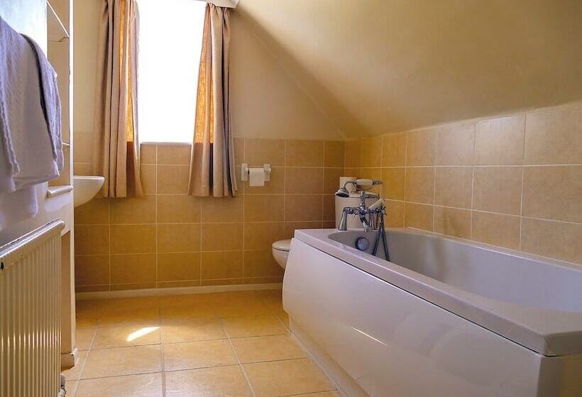 בית מלון כפרי The Bugle Coaching Inn