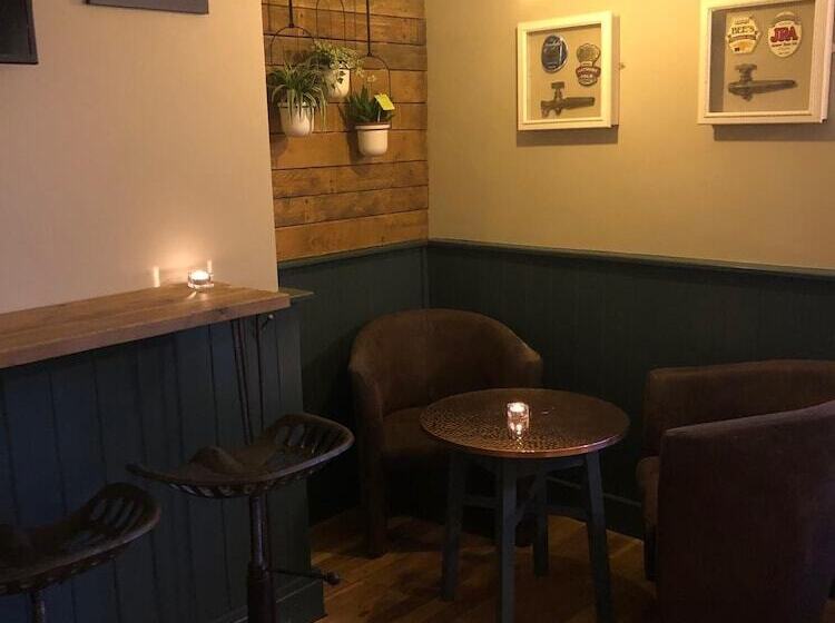 호텔 The Punchbowl Inn