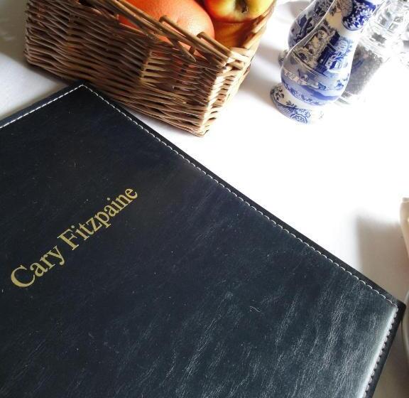 مبيت وإفطار Cary Fitzpaine House