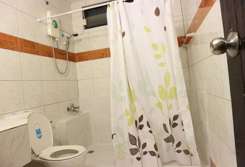 Отель 999 Triple Nine Guesthouse & Hostel Chiangmai