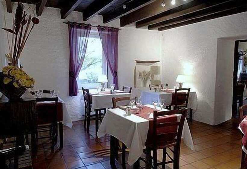 Отель Logis Hôtel Les Vieilles Granges