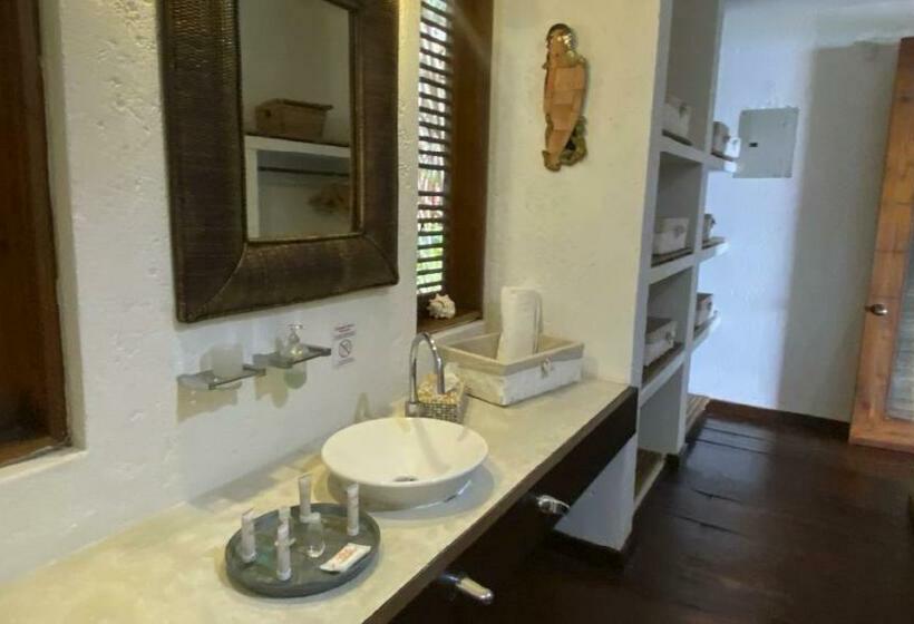 هتل On Vacation Acantilado De La Tierra