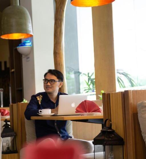 هتل Primebiz  Cikarang