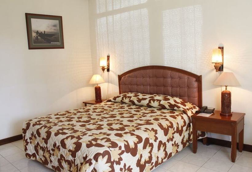 هتل Surya Pesona Beach