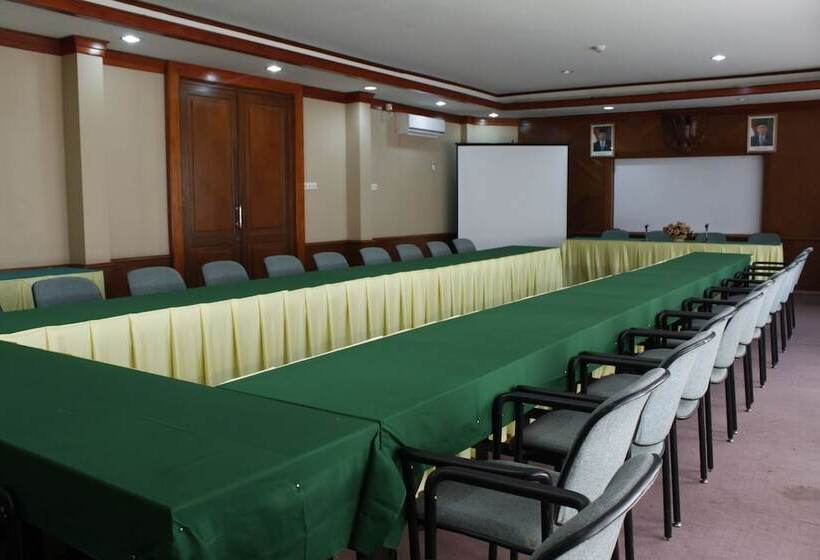 هتل Surya Pesona Beach