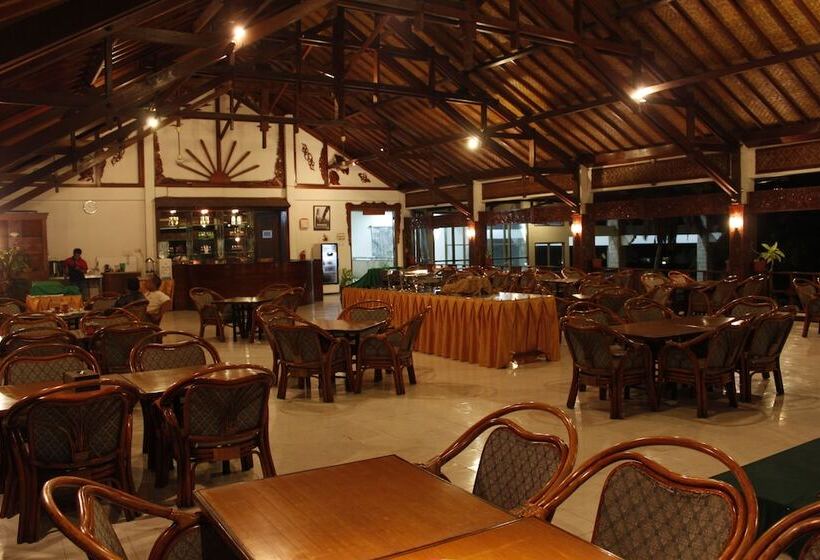 هتل Surya Pesona Beach