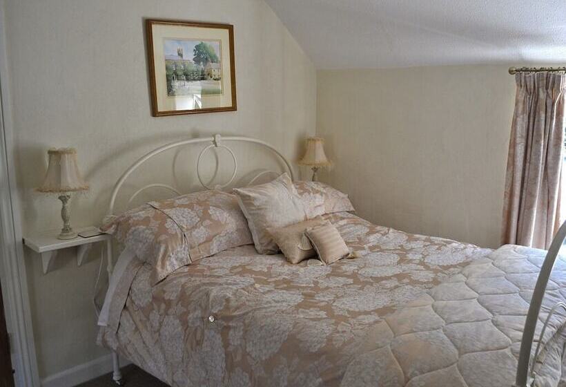 בית מלון כפרי The Exeter Inn
