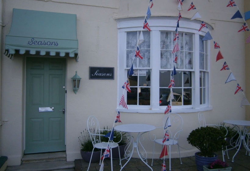 פנסיון Seasons Guest House