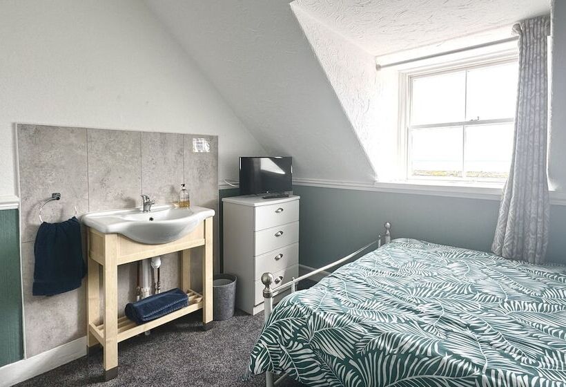 פנסיון The Angove