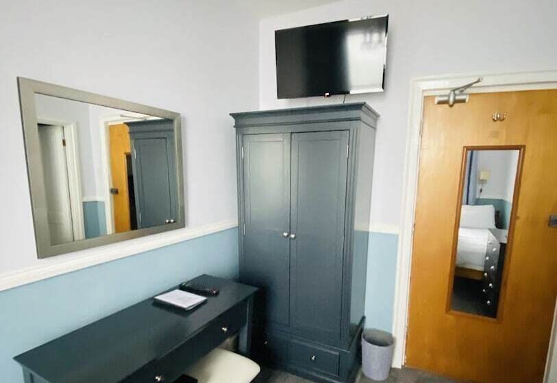 פנסיון The Angove