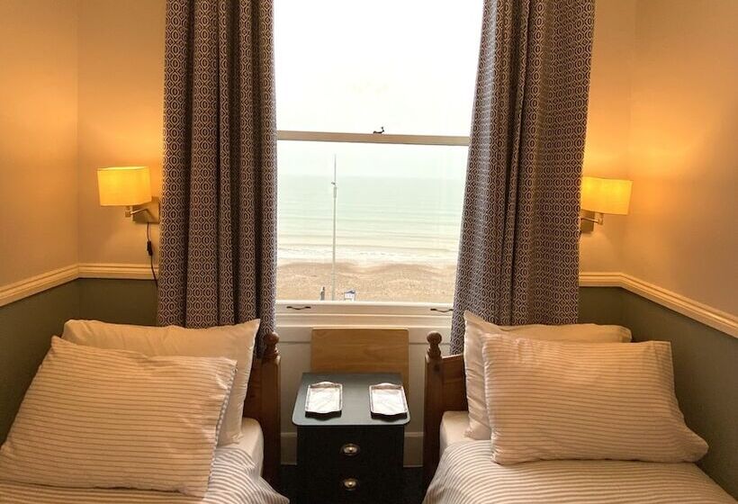 פנסיון The Angove