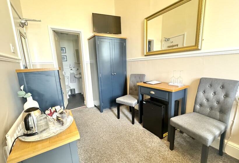 פנסיון The Angove