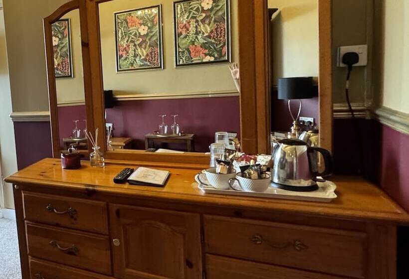 פנסיון The Angove