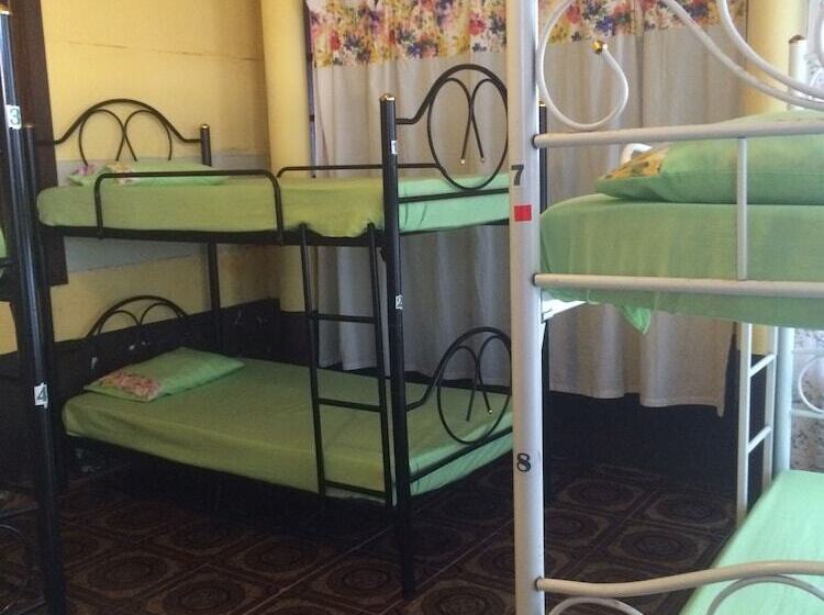 Supreeya Guesthouse Hostel