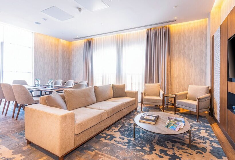 בית מלון כפרי Hilton Garden Inn Samarkand Afrosiyob