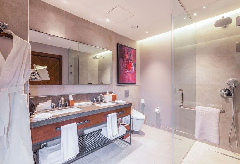 בית מלון כפרי Hilton Garden Inn Samarkand Afrosiyob