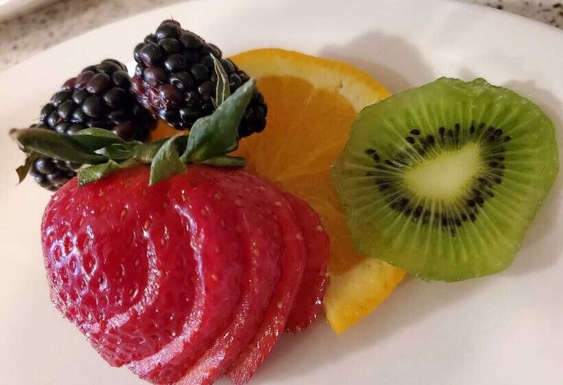 فندق Pinecrest Inn