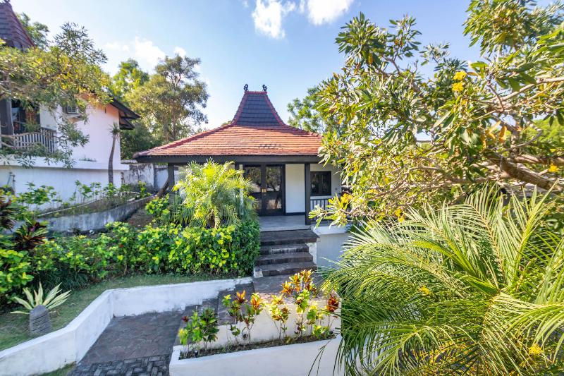 酒店 Surya Melasti Beach Villa