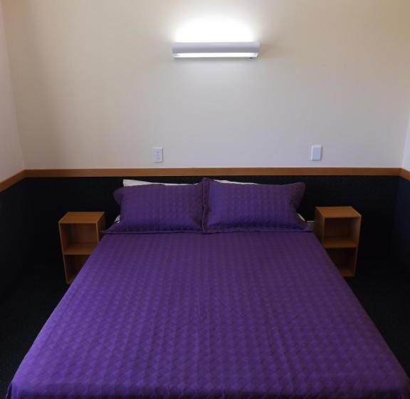 הוסטל Hikurangi Stay Place