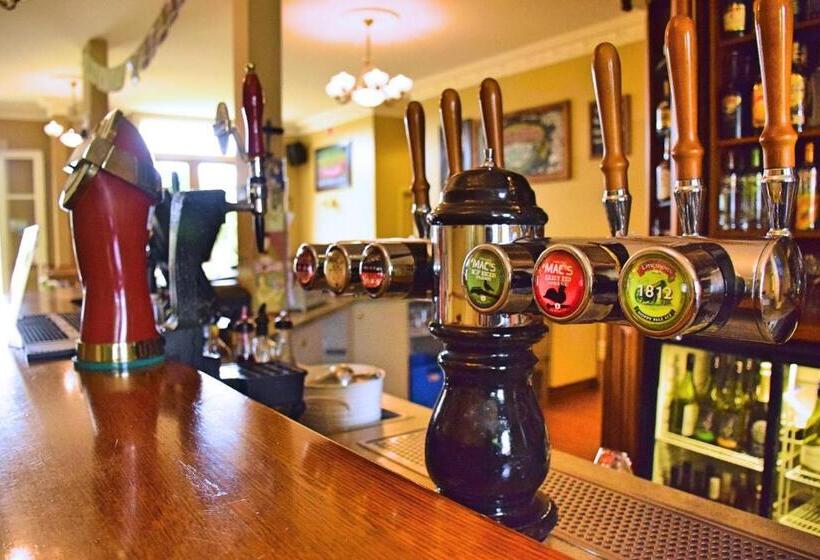 هاستل The Prince Albert Backpackers & Bar