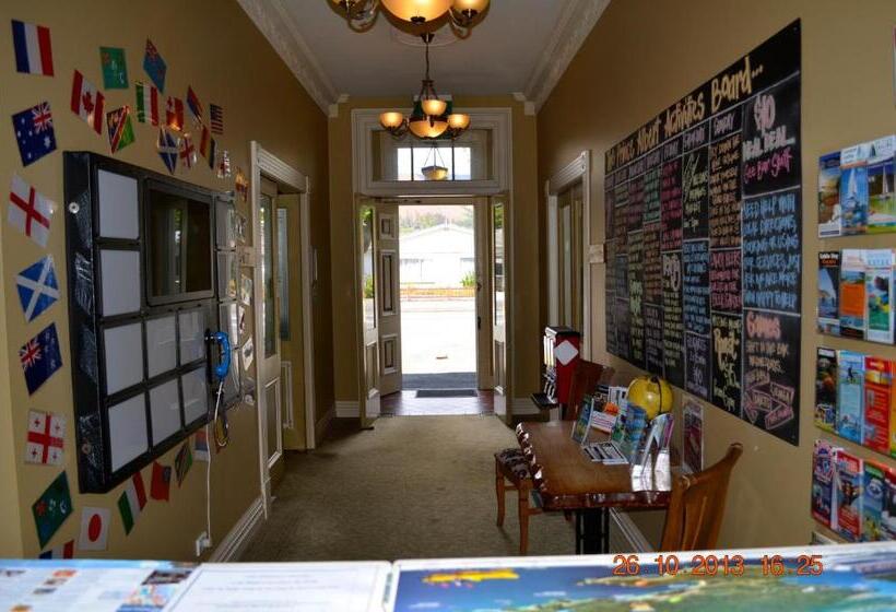 هاستل The Prince Albert Backpackers & Bar