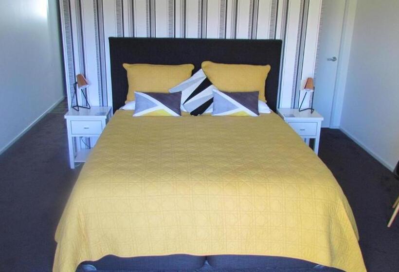 مبيت وإفطار Tongariro Suites