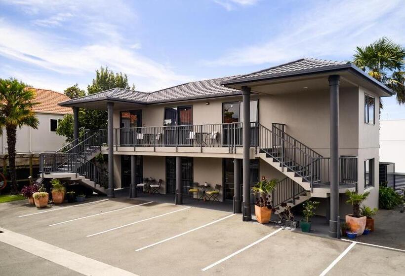 Blenheim Palms Motel