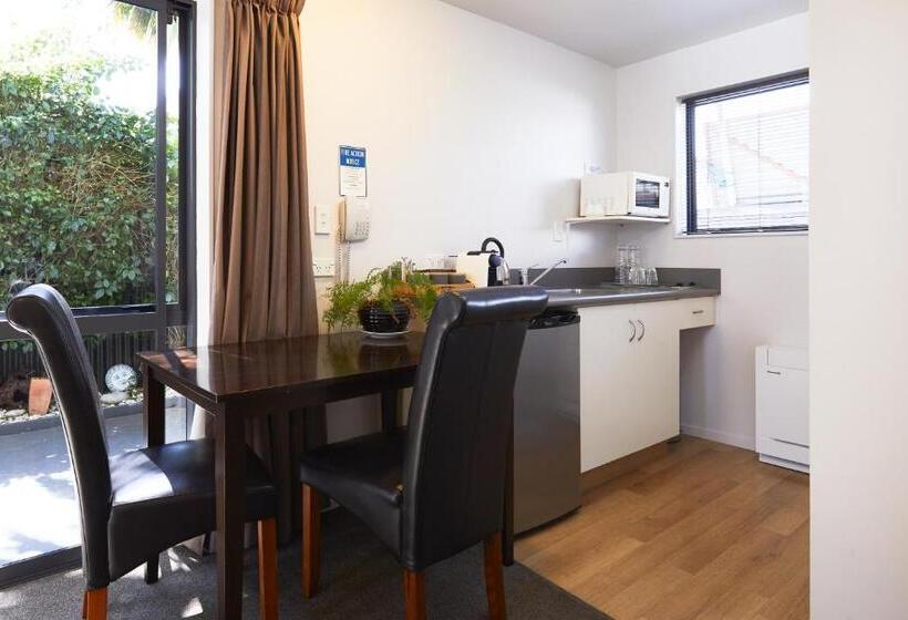 Blenheim Palms Motel