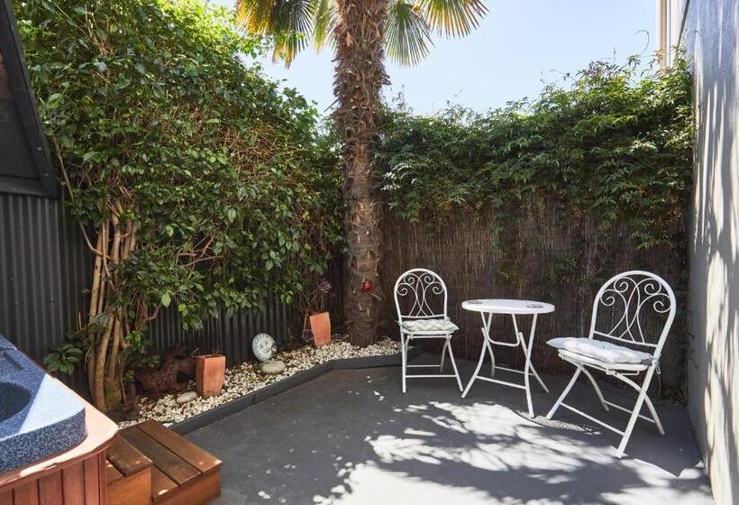 Blenheim Palms Motel