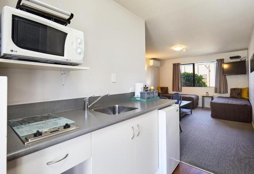 Blenheim Palms Motel