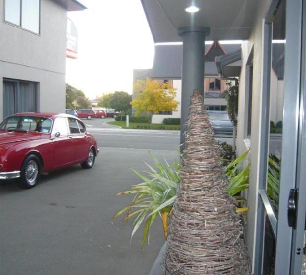 Blenheim Palms Motel