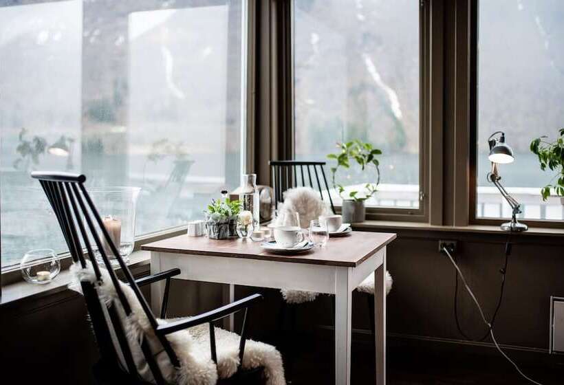 Fjærland Fjordstove Hotell   Huseby Hotelldrift As