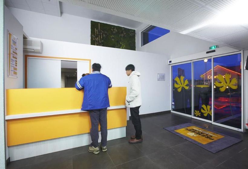 هتل Première Classe Paris Nord  Gonesse  Parc Des Expositions