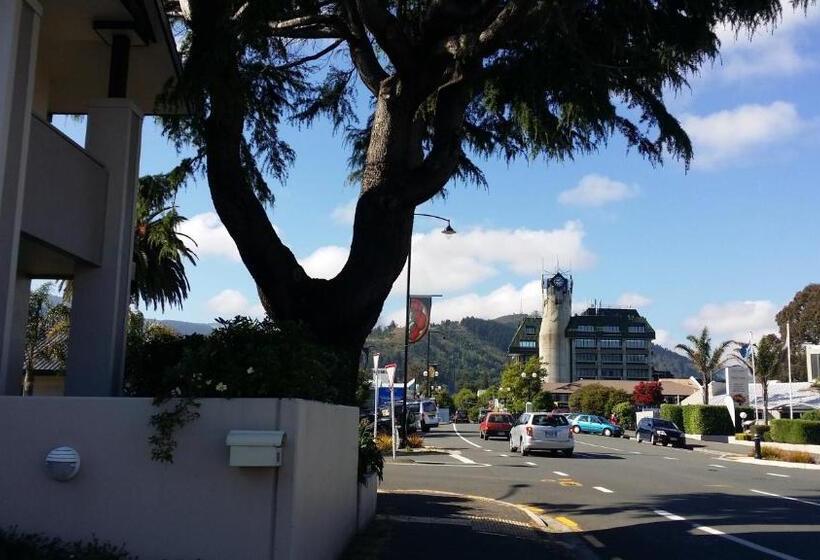 مُتل Cedar Grove Motor Lodge