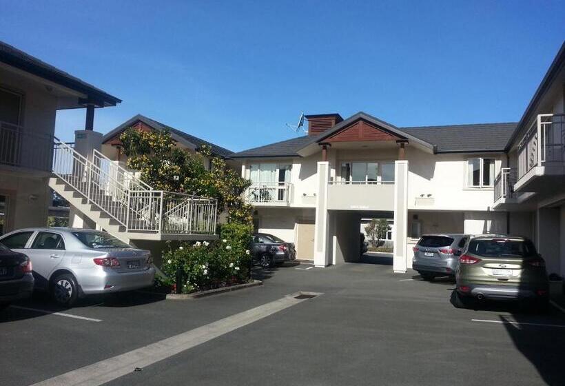 مُتل Cedar Grove Motor Lodge