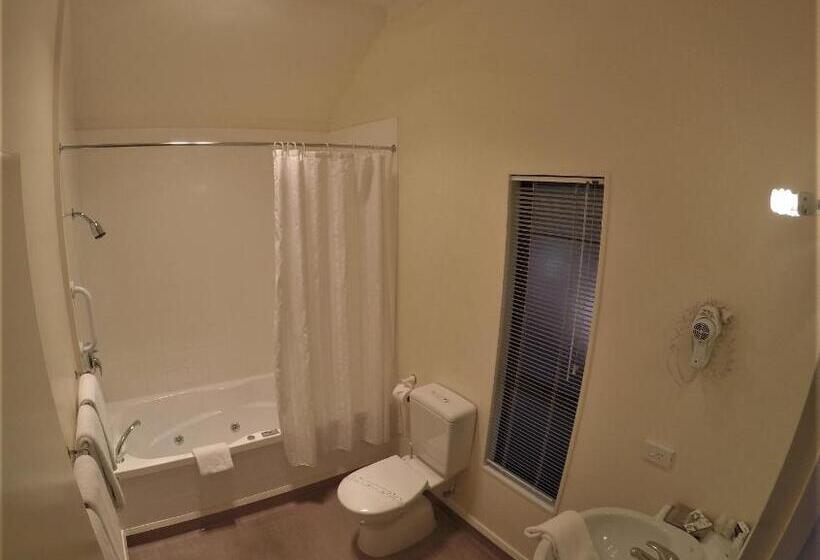 فندق على الطريق The Peaks Motor Inn