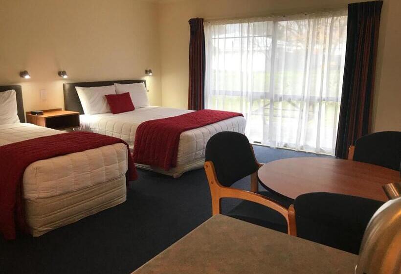 فندق على الطريق The Peaks Motor Inn