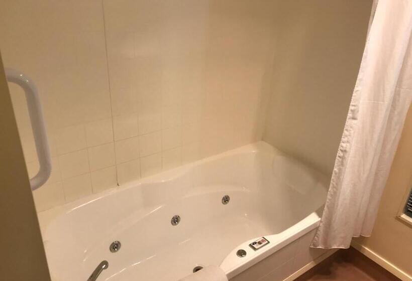 فندق على الطريق The Peaks Motor Inn