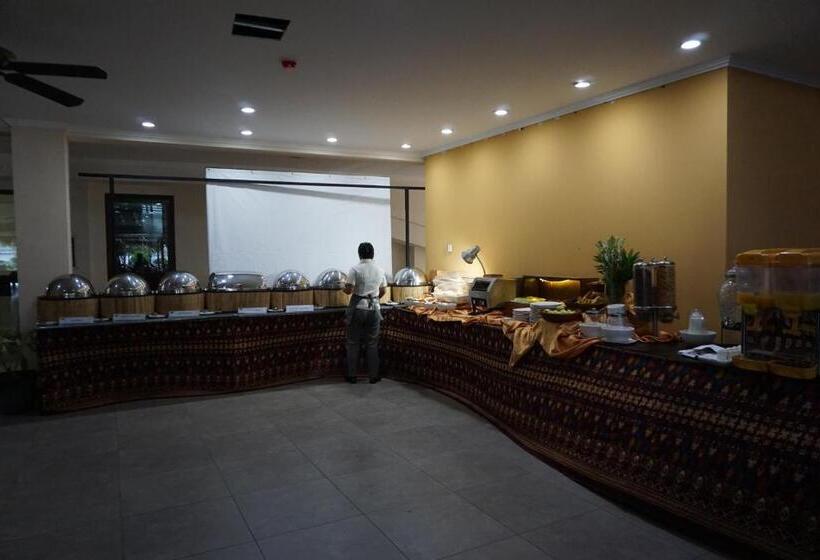 Peninsula Bay Resort