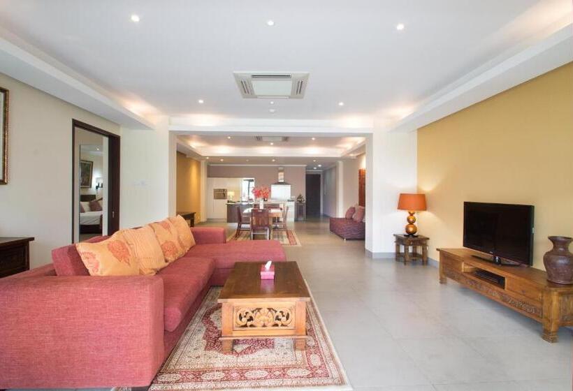 Peninsula Bay Resort