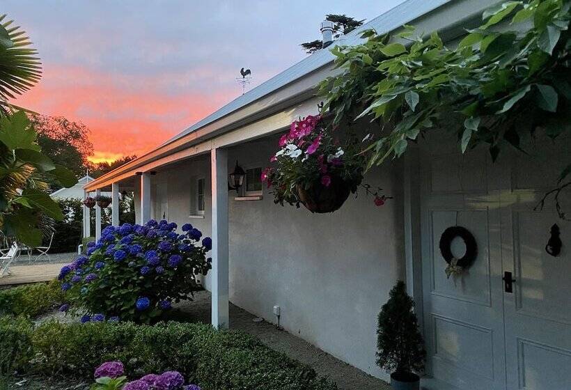 پانسیون Woodstock Suite