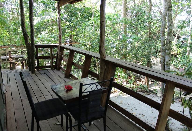 استراحتگاه Lusia's Lagoon Chalets